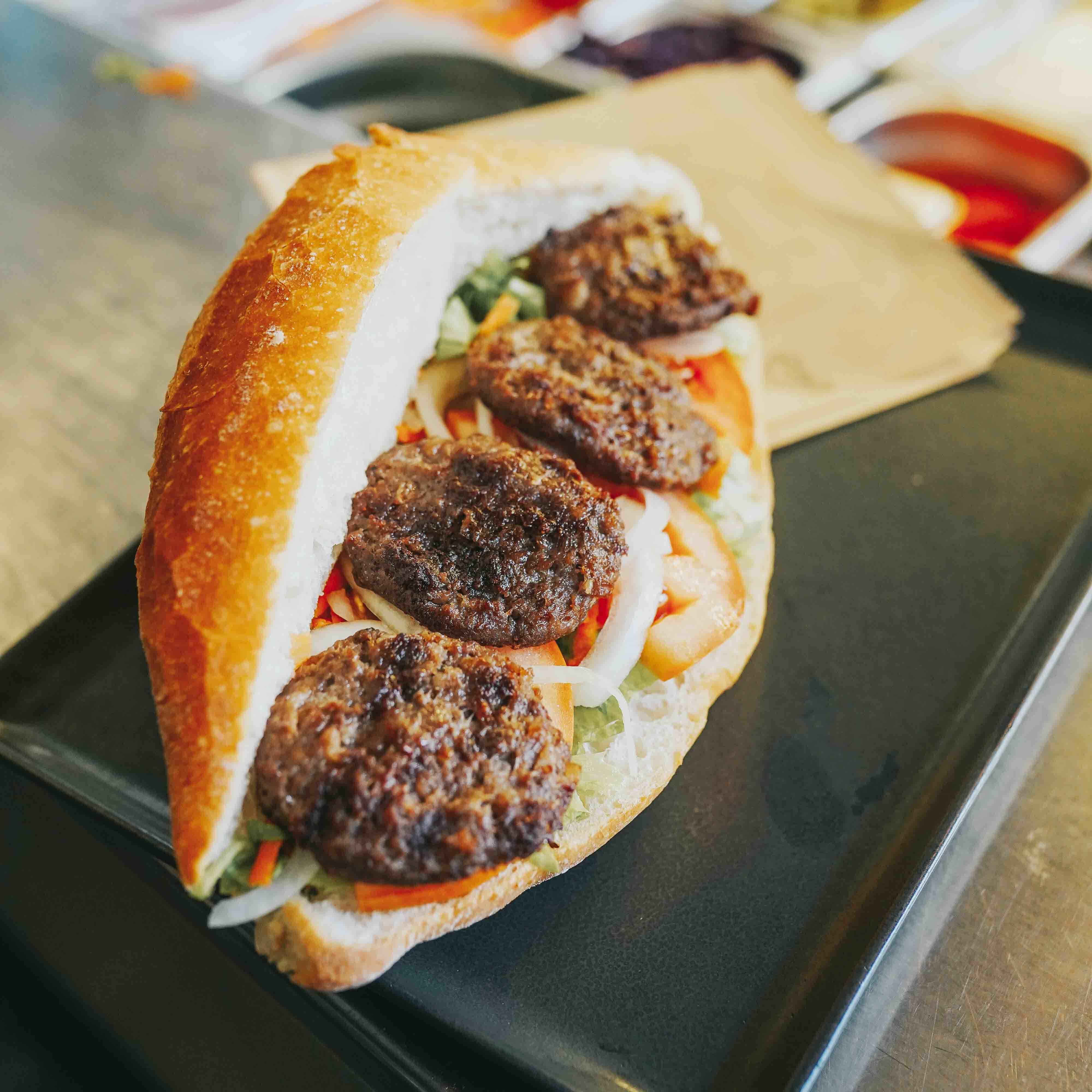 Ekmek Arası Kasap Köfte - 250 ₺